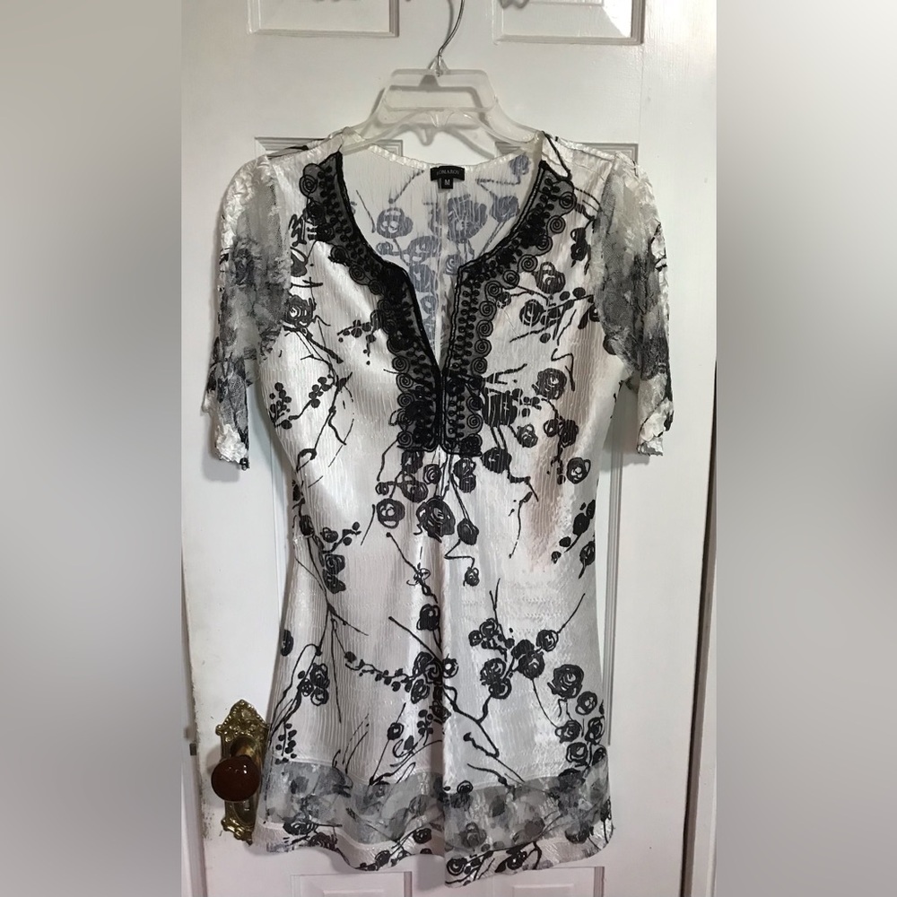 Komarov Size M Dress Or Top V-Neck Crinkle Lace Accent & Black Beads